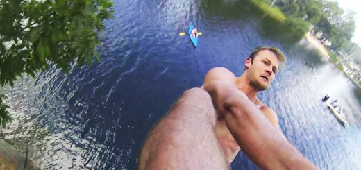【ロシアン・スイング】リアル視点で思いっきり水に飛び込む動画が気持ち良さそう！